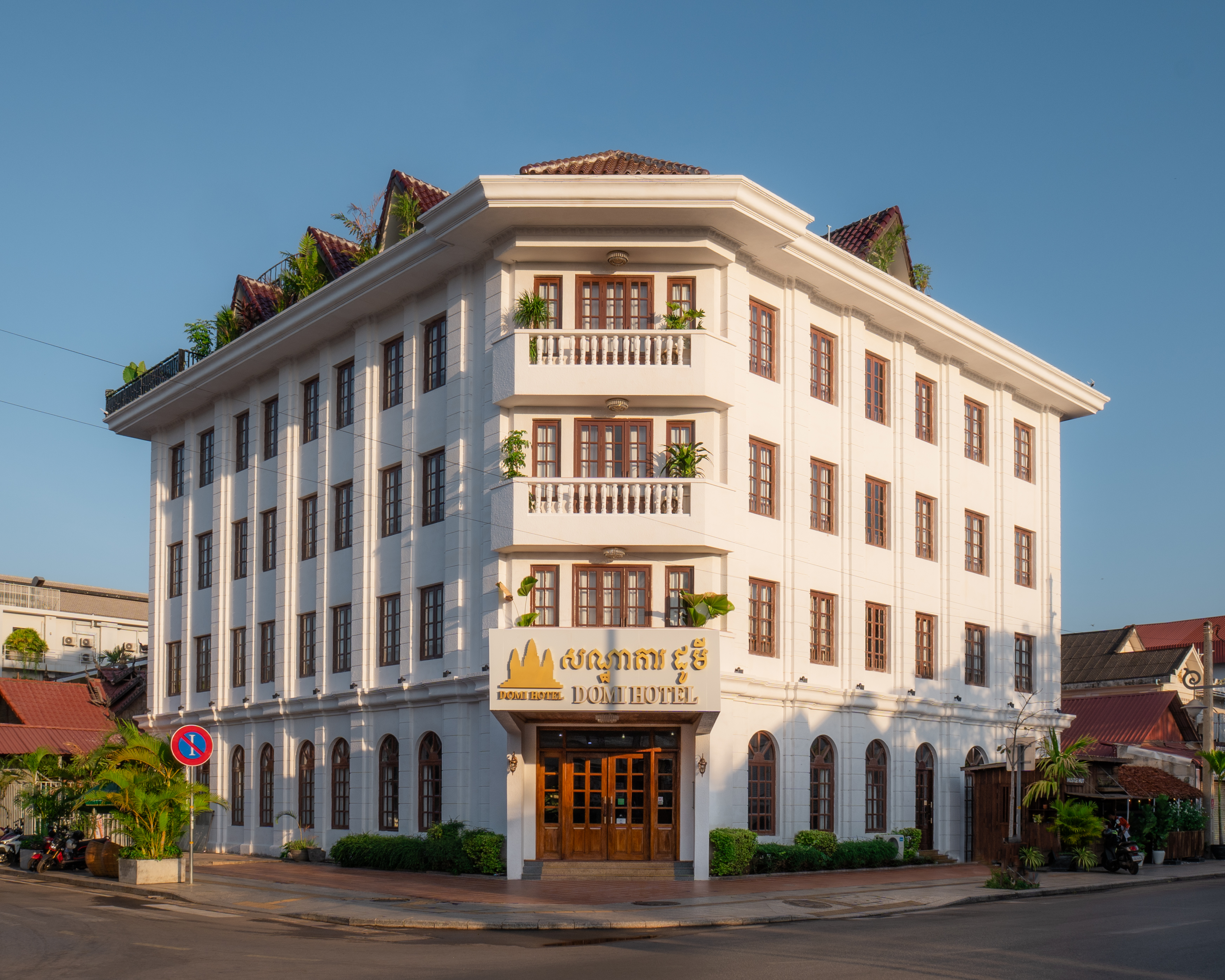 Domi Hotel exterior